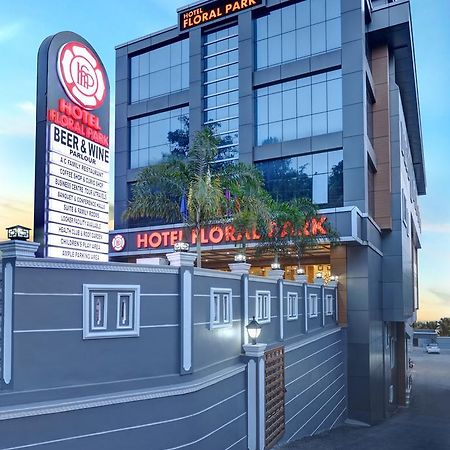 Hotel Floral Park Kottayam Exteriér fotografie